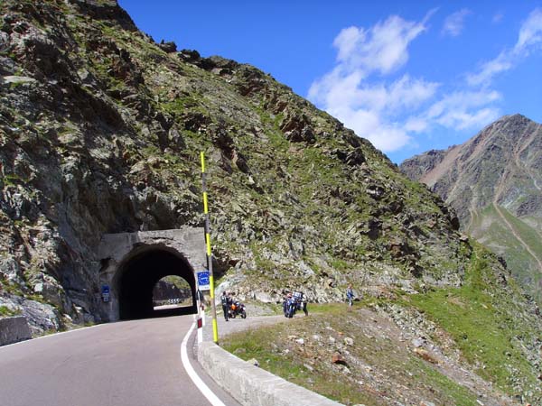 13 - Einer der vielen Tunnels